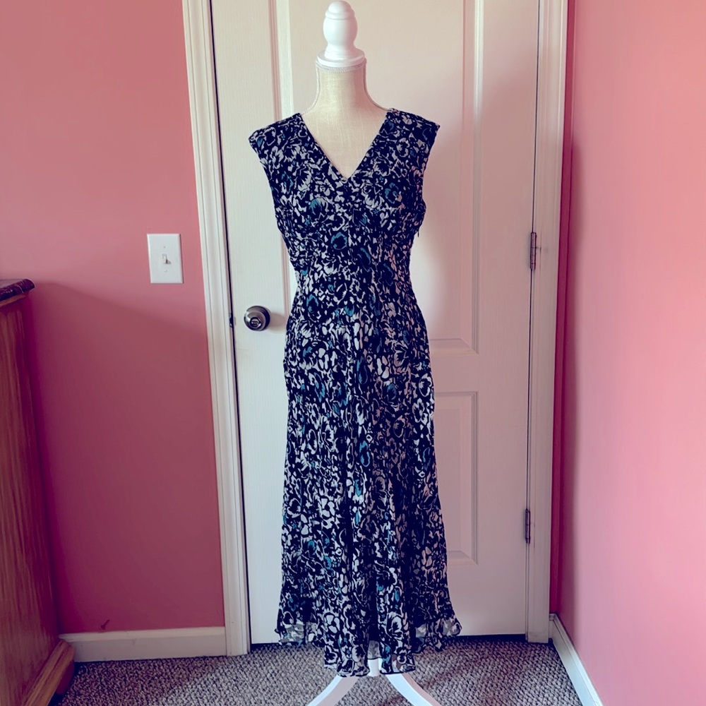 Chiffon midi dress in size 10p!